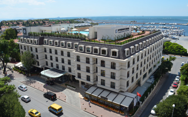 Wyndham Grand Istanbul Kalamis Marina Hotel