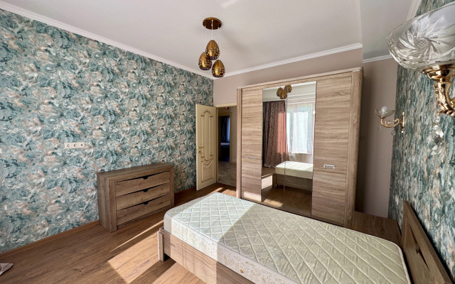 3-Kh Komnatnaya S Balkonami U Tts Konfetti Flat