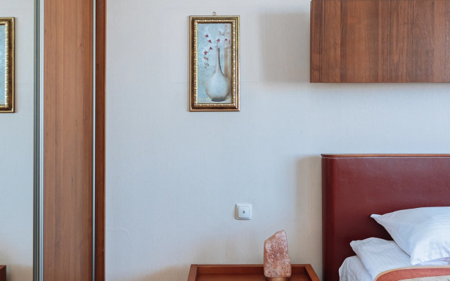 Prostornaya I Uyutnaya Dvukhkomnatnaya Flat