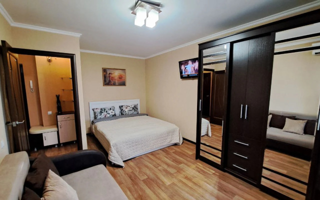 Uyutnaya odnushka v tsentre novogo goroda Flat