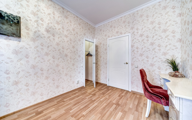 Mike Ryss Apt On Vas'ka Apartments