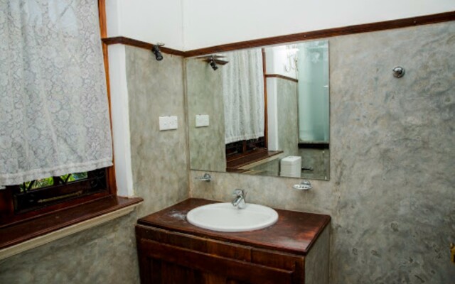 Blue Swan Inn Hotel