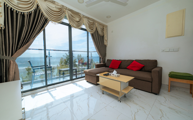 White Beach Holiday Hotel