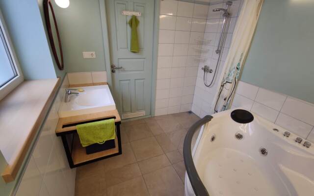 Three Narzana 1 Apartments