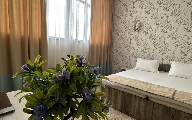 Tarlan Hotel