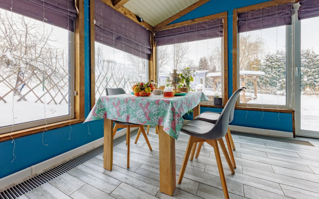 Апартаменты «Ольга Ларина» это уютная студия с изолированной спальней .