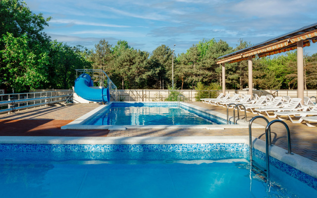 Yuzhnyij Parus Resort Hotel