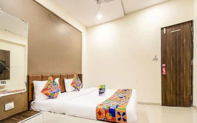 Pratiksha Hotel