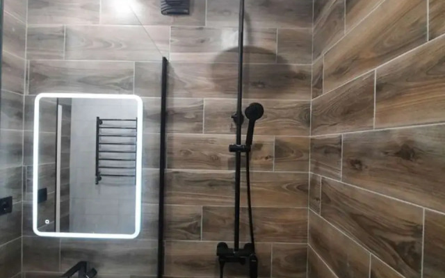 S Zhivopisnym Vidom Na Reku Flat