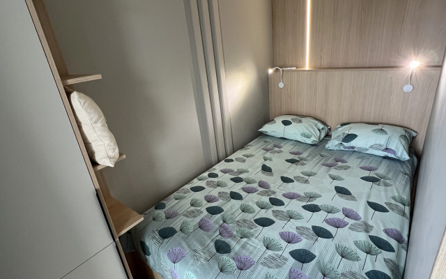 1-Kom Studiya, Minsk-Mir Flat