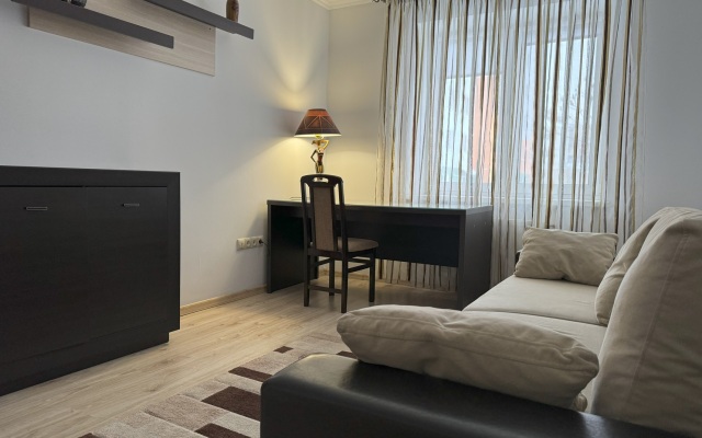 Apartamenty Trekhkomnatnaya Kvartira Na Sutki Ul. Chekhova 12 Apartments