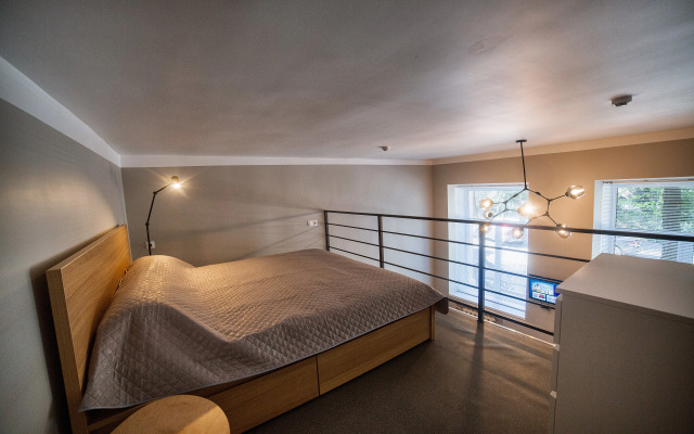 Sovremennaya studiya v tsentre goroda Flat