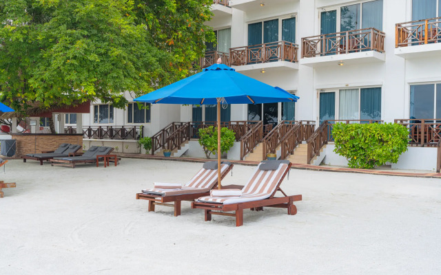 Hulhule Island Hotel