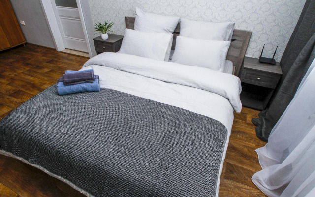 Odnokomnatnaya Kvartira Karolinskogo,10 Apartments