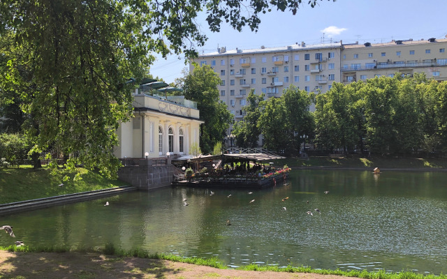 GM with a view of Patriarch Ponds Apartments