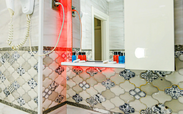 Maris Baku Hotel