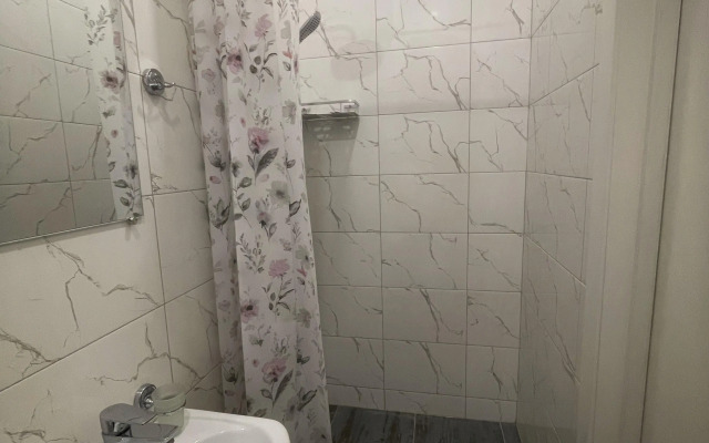 S Vidom Na More I Goryi Apartment