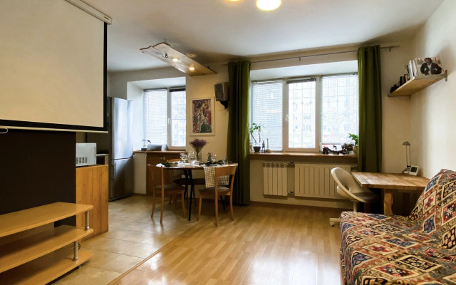 Na Bolshoy Oktyabryskoy Flat