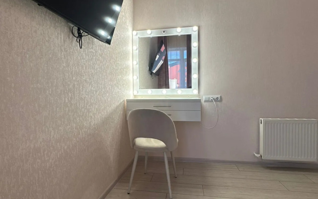 Dvukhurovnevaya S Vidom Na More Flat