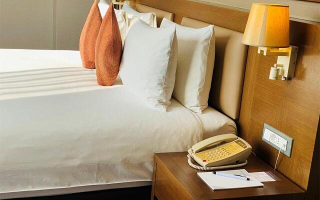 Parkside Hotel & Apartments