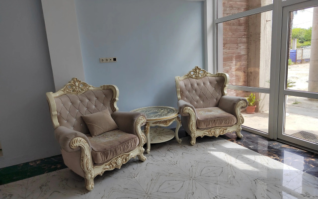 Robert I Oksana Guest house
