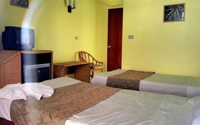 Gaddis Hotel, Suites and Apartments