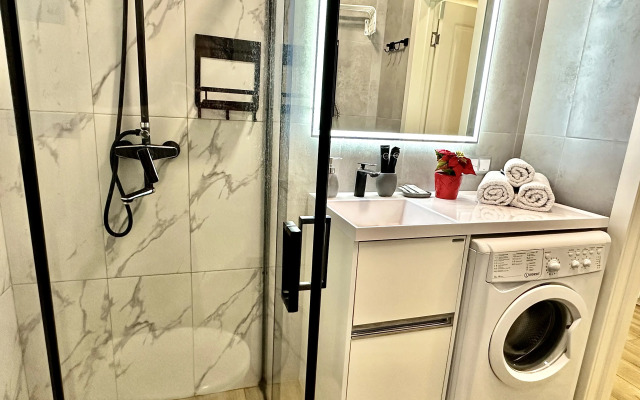 Lyuks-Studiya Dizaynerskaya s Vidom na Reku i Moskva Siti Flat