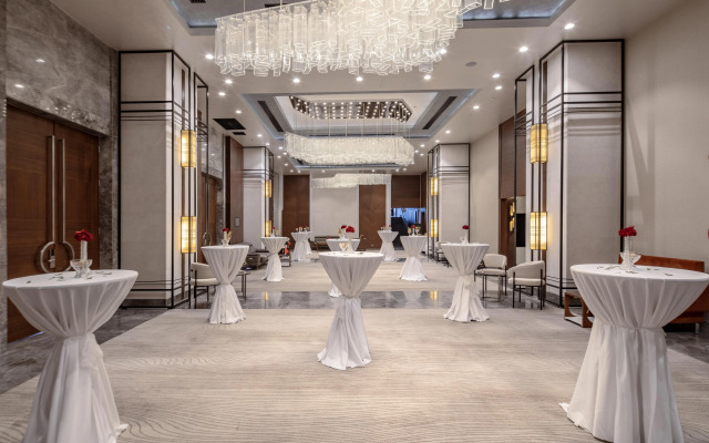 Royal Stay Palace Hotel