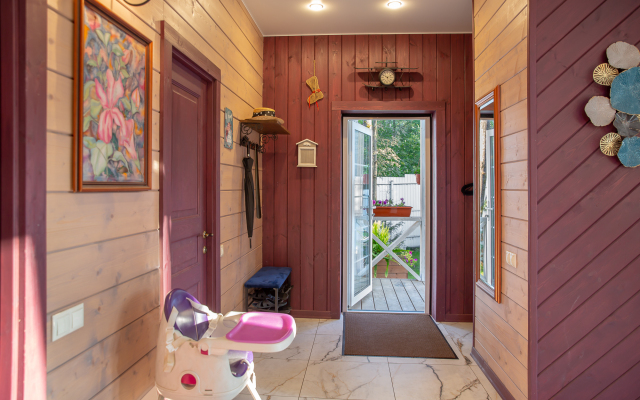 Tiffani Delyuks Guest House