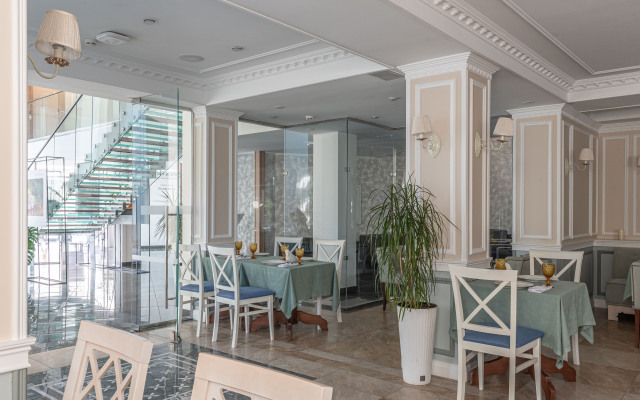 Alean Family Biarritz Hotel
