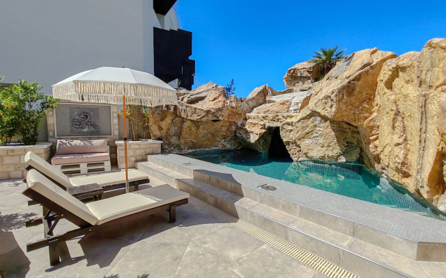 Royal Serenity Apartments