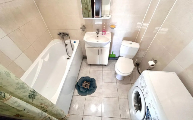 Апартаменты 2-к квартира Каракозова 10