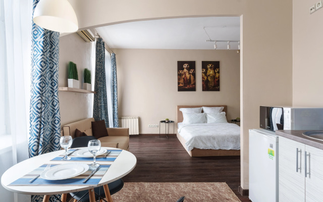 V Gostyakh U Surikatov Flat