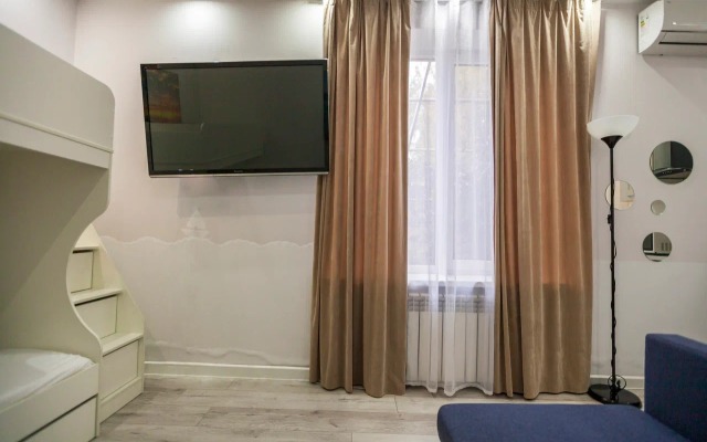 U Morya S Basseinom v ZhK Solnechnyij apt18 Apartment