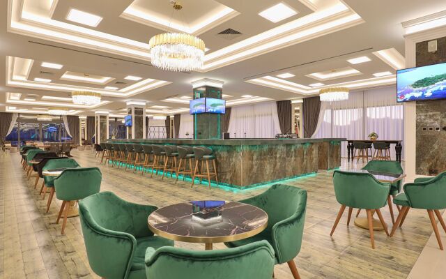 Mc Palace Hotel