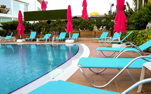 The Corner Park Hotel - Image 3