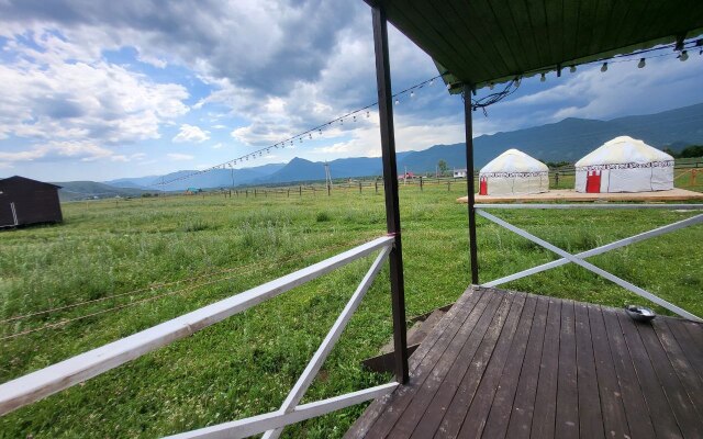 Yozhkiny Dachi Altay Glamping