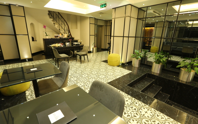 Отель Molton Nisantasi Suites