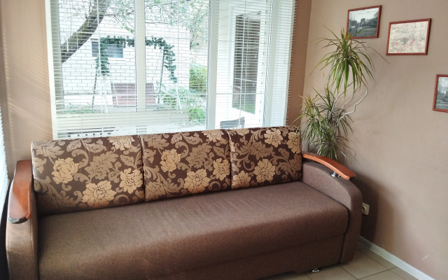 S Saunoj Vishnyovyij Sad Guest House