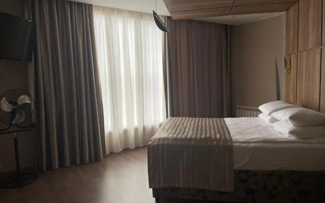 Gloria Deluxe Hotel