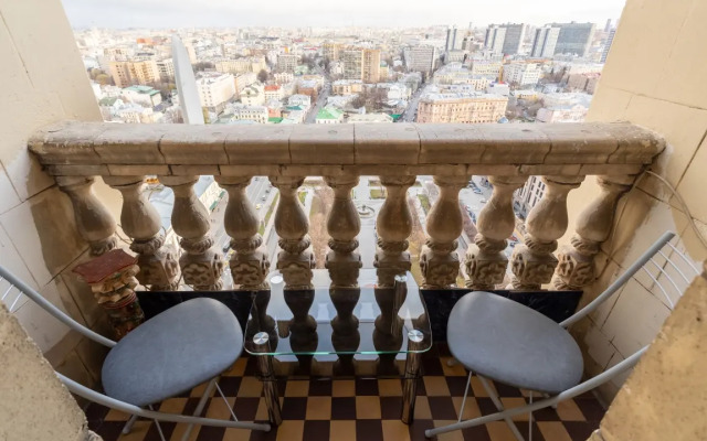 Lyuks s balkonom i vidom na Arbat Apartments