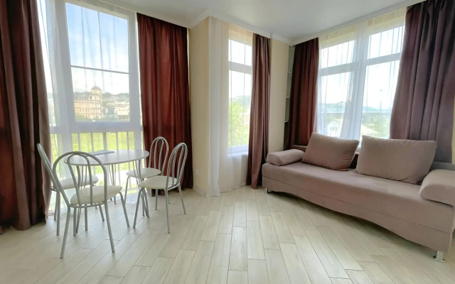 Studiya S Balkonom Alax Naprotiv Delta Sirius Apartments