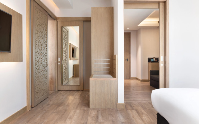 Отель RAMADA ENCORE BY WYNDHAM MUSCAT