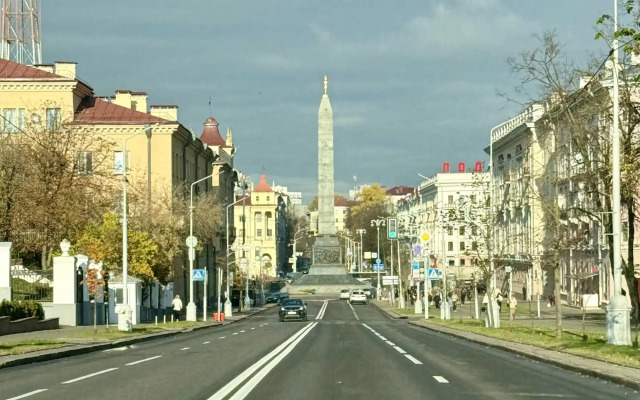Stalinka s Vidom na Ploschad Pobedy Apartments
