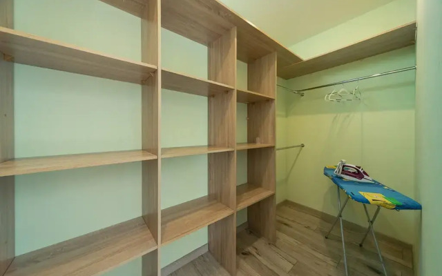 Квартира от компании Хоум Отель на Ново- Садовой  215Б