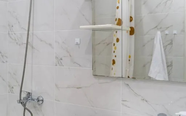 Na Pervomayskoy Ulitse 70 Flat