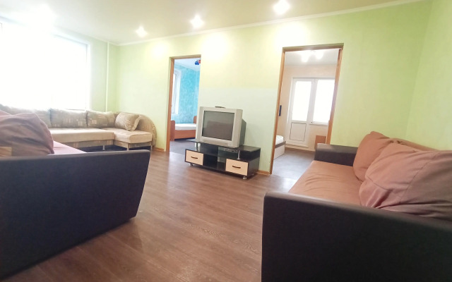 4kh Komnatnyye Bul'var Korolyova 8 Apartments
