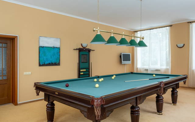 Kottedzh V Lesu Guest House