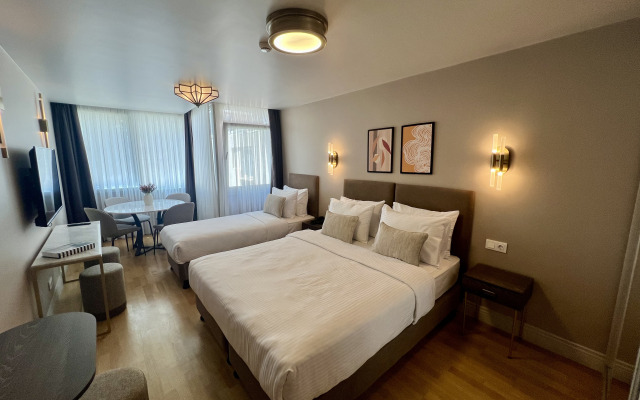 Weingart Suites Hotel