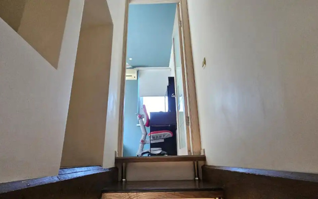 Dvukhurovnevaya V Tsentre Yalty Flat
